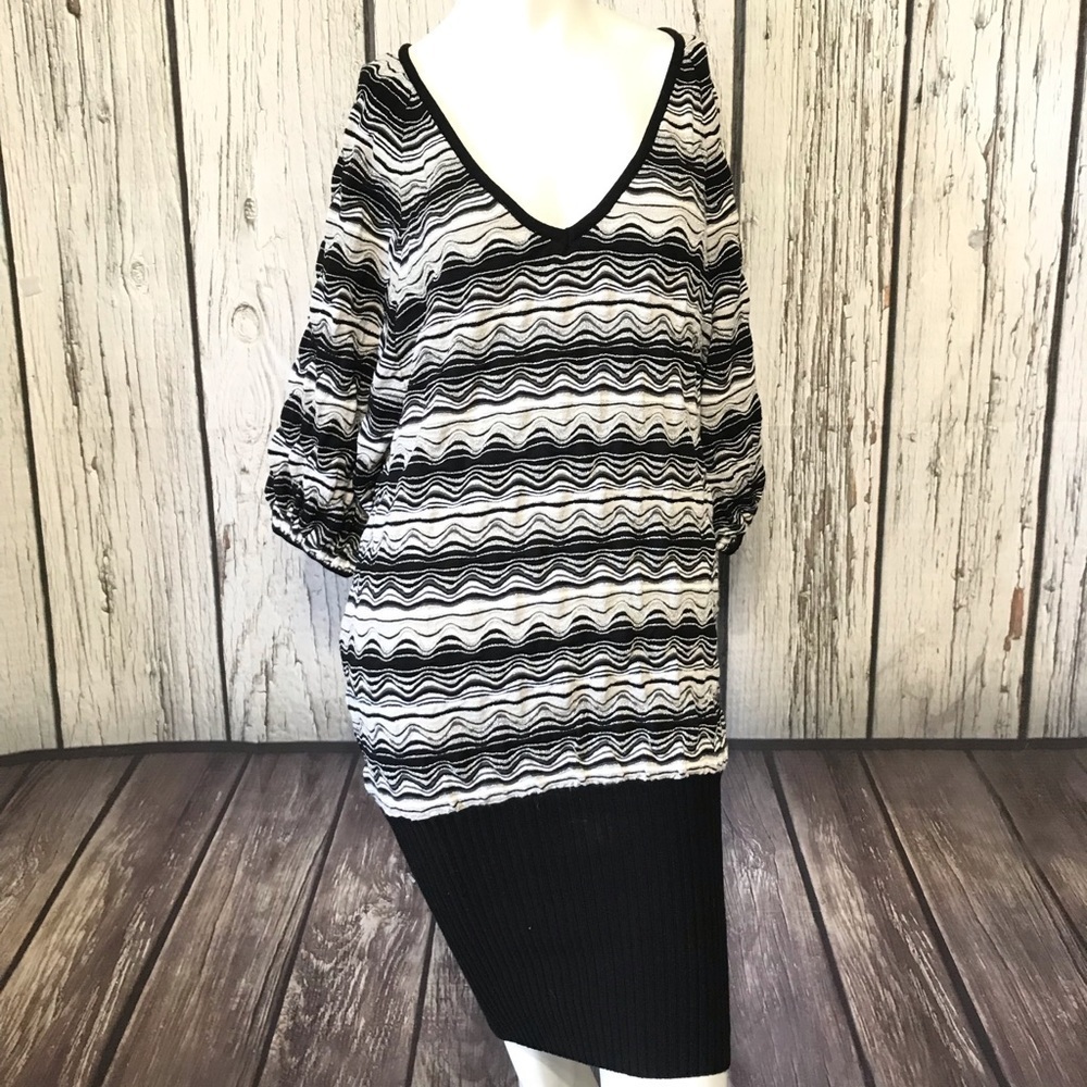 Bebe stretch KNIT DRESS black & white NWT XS D39